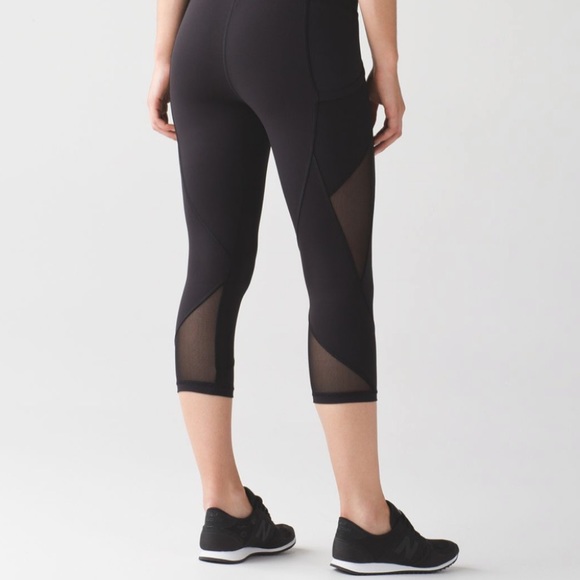 LULULEMON Fast As Light Crop Mesh Reflective Breathable Run Leggings 2 - Picture 6 of 10